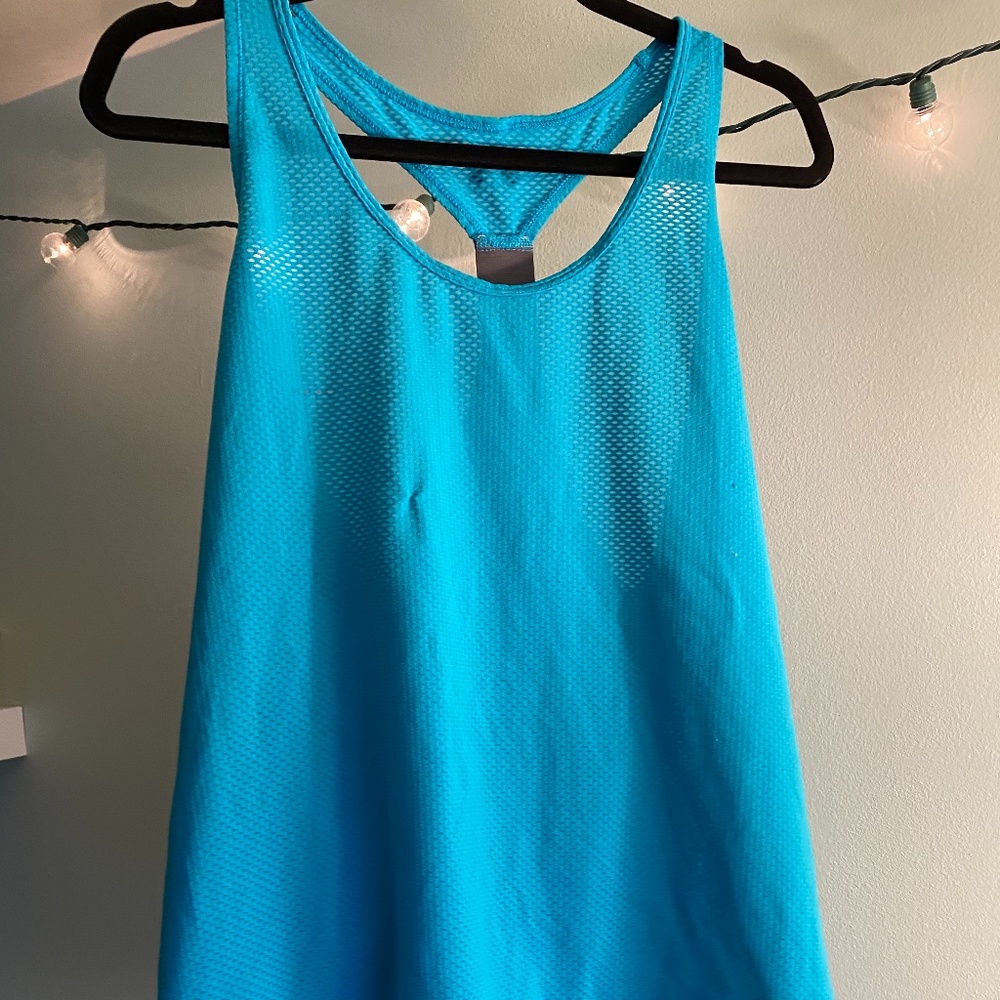 Under Armour Womens Mesh Tank Size XL